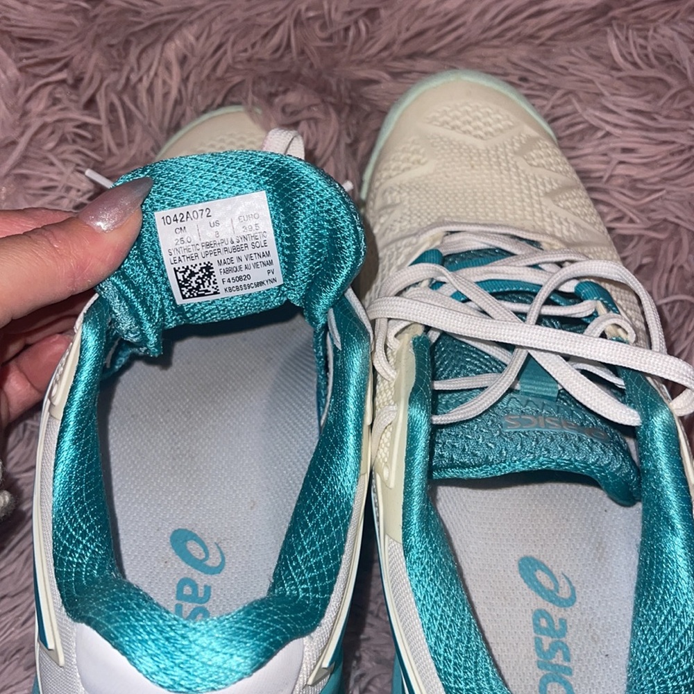 ASICS shoes - Picture 4 of 4